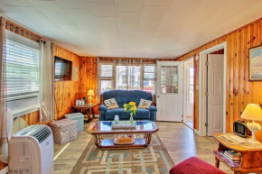 Cozy Hampton Cottage - Walk to Beaches and Marina!